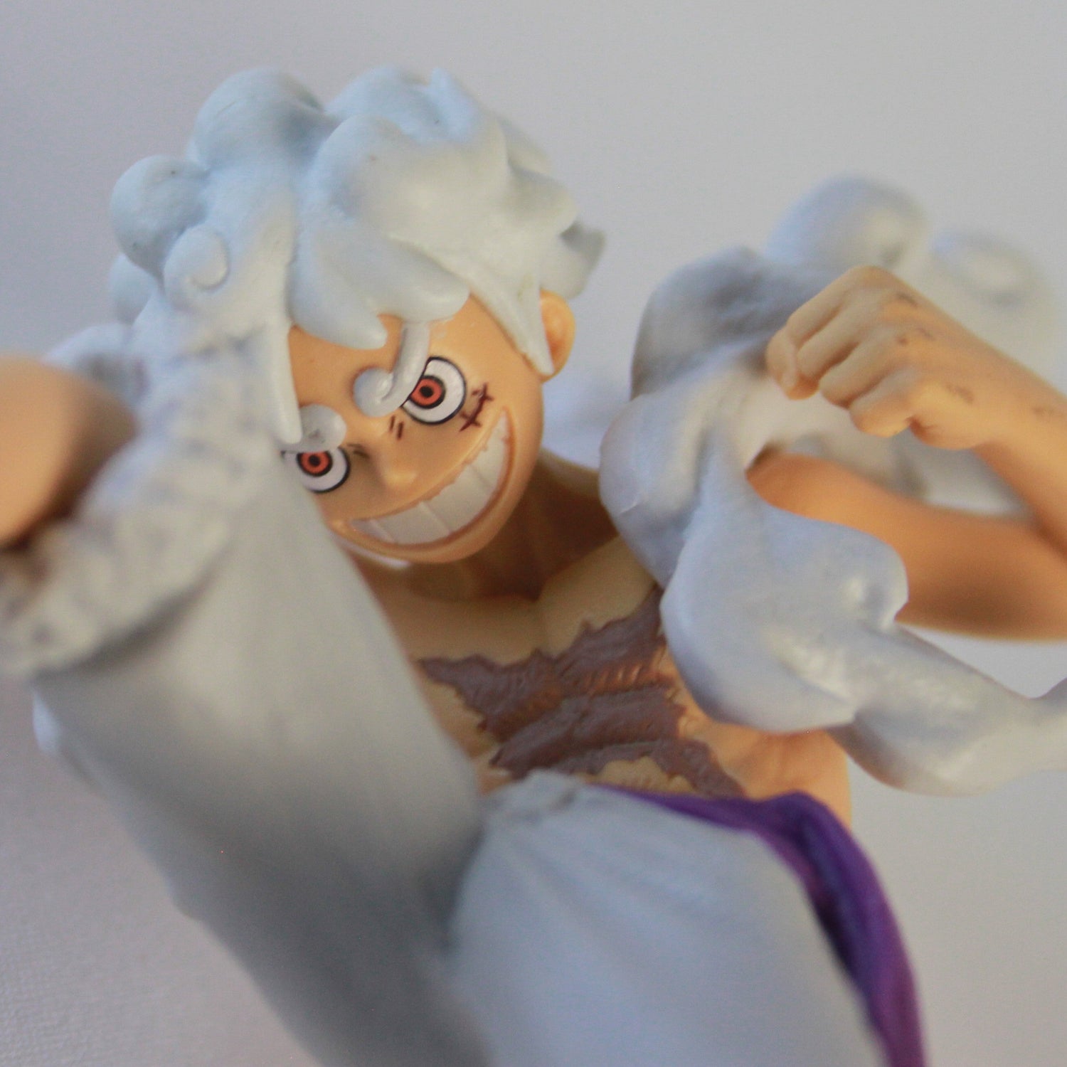 FIGURINES